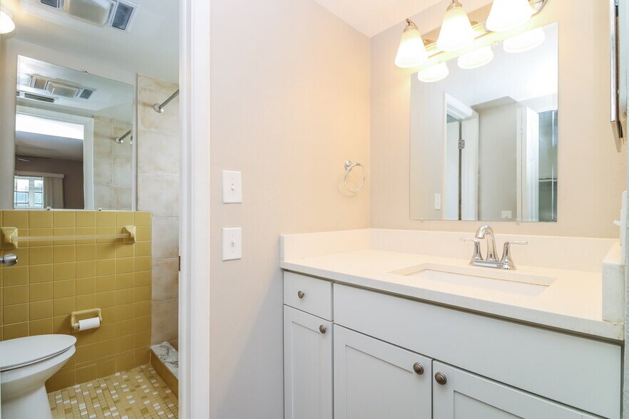 Building Photo - 7618 Summertree Ln