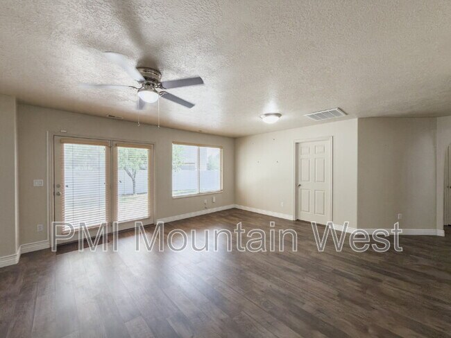 Building Photo - 955 Alton Dr