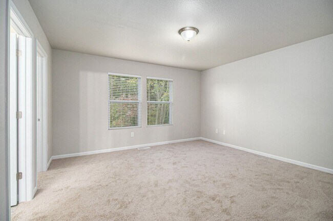 Building Photo - Immediate Occupancy Available!