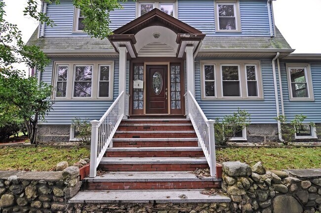Primary Photo - 4 Hillsboro St