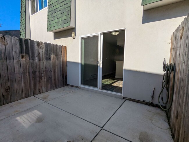 Building Photo - 641 Shasta Ave