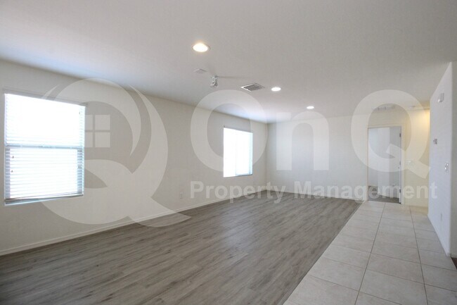 Building Photo - 1819 W Bonanza Dr