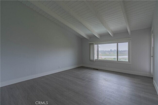 Building Photo - 633 Vista Bonita