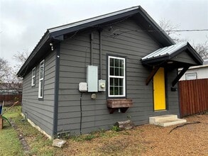 Building Photo - 401 E Freeman St