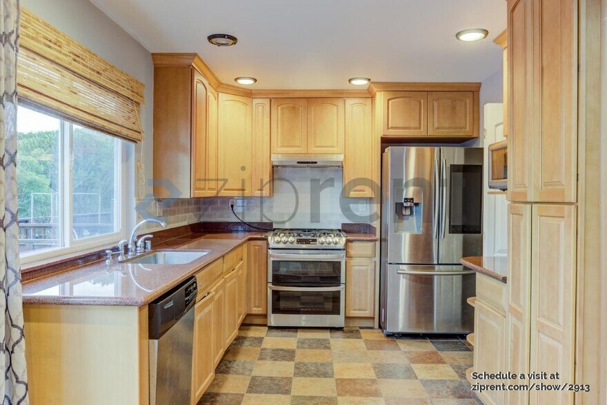 Building Photo - 3648 Gilbert Ct