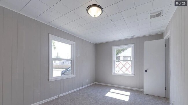 Building Photo - 319 N St Paul St