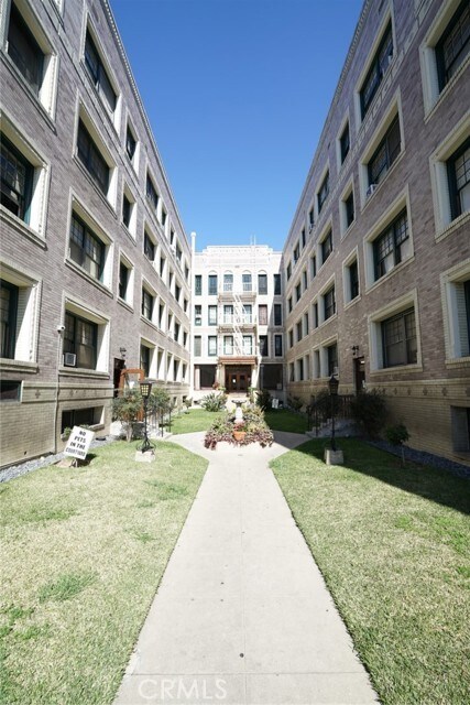Building Photo - 2121 James M Wood Blvd