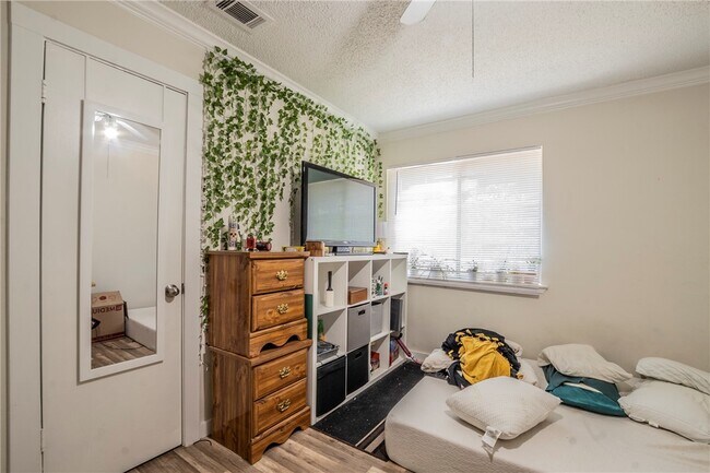 Building Photo - 10622 Golden Quail Dr