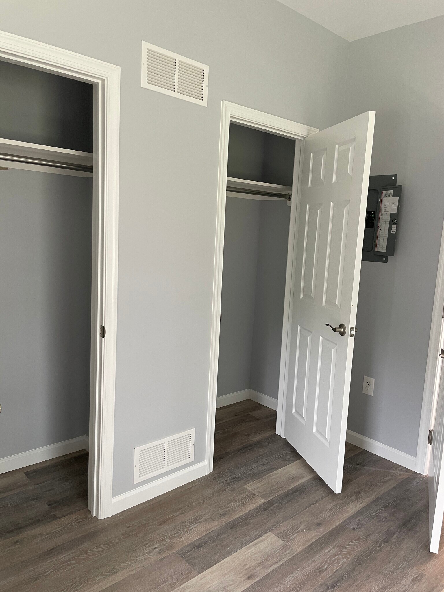 closets - 3511 Gray St