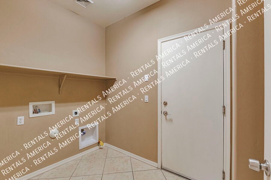 Building Photo - 445 W Corte Planga