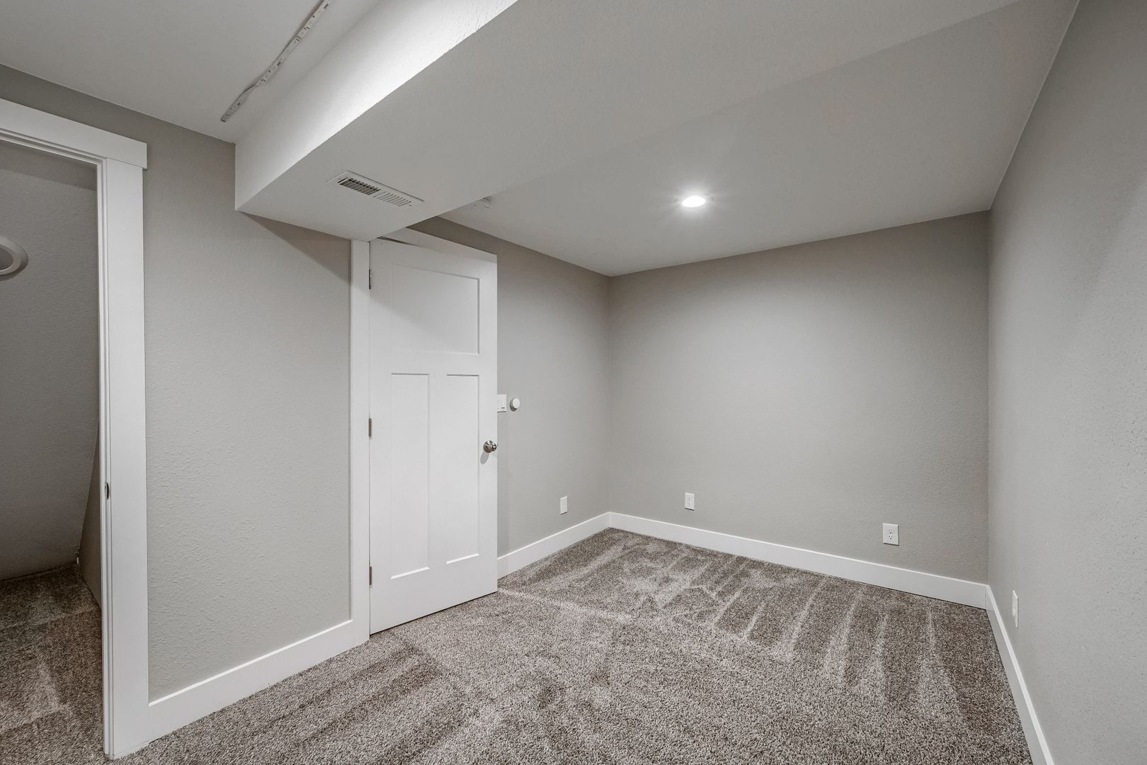 Building Photo - 6358 Brooks Dr