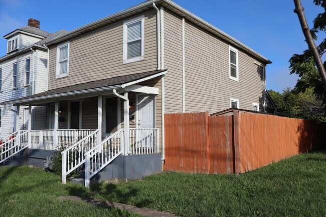 Building Photo - 362 Hosack St