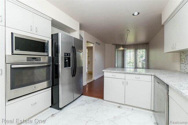 Building Photo - 37412 Legends Trail Dr