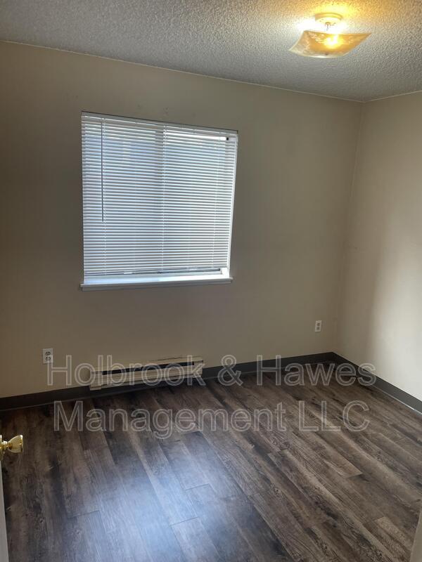 Building Photo - 1209 W Plum St