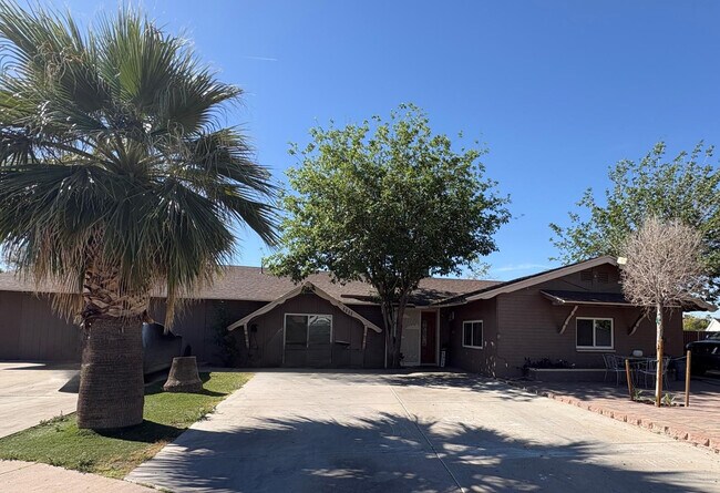 Building Photo - 3229 N 54th Ln