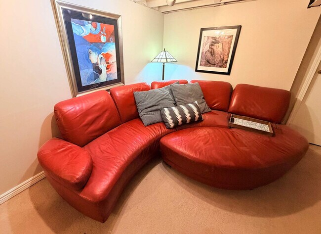 Building Photo - 2933 Ivanhoe St