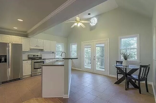 Building Photo - 5036 Mission Rd