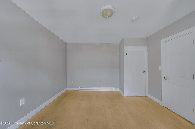 Building Photo - 958 Ridge Ave