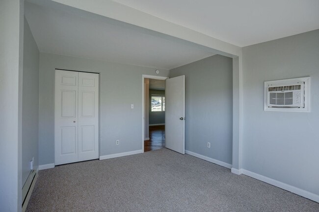 Building Photo - 2 Bedroom, 1 Bath Home For Rent in Diamond Valley!