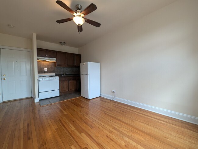 Building Photo - 2737 N Spaulding Ave