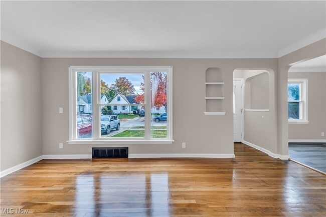 Building Photo - 14705 Krems Ave