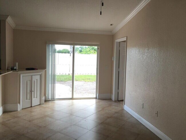 Building Photo - 5900 Azalea Cir