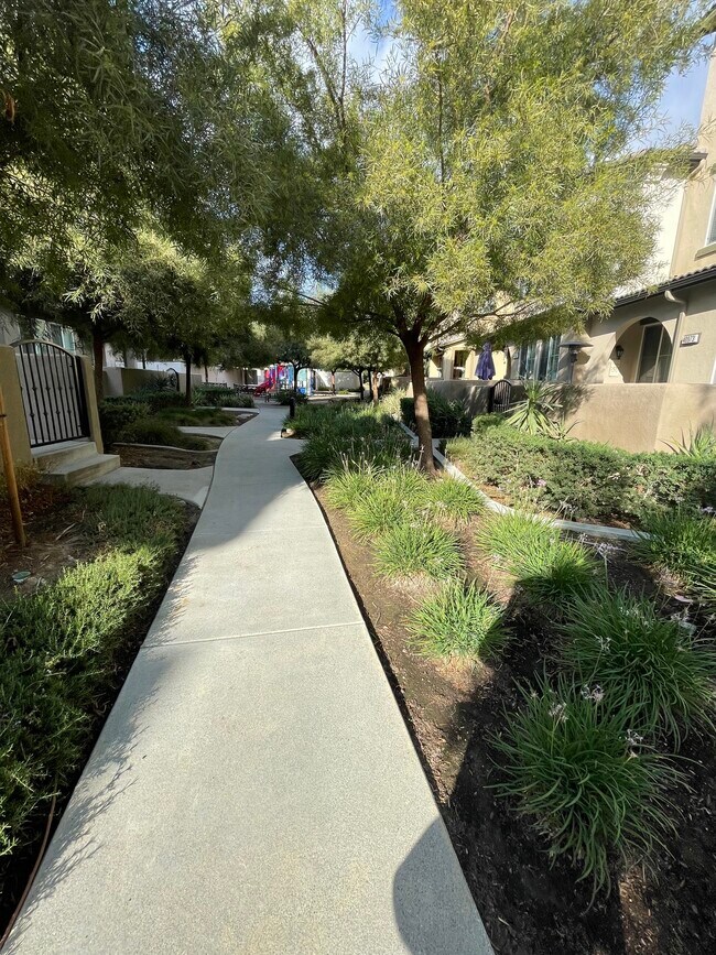 Building Photo - Lacroix Ave