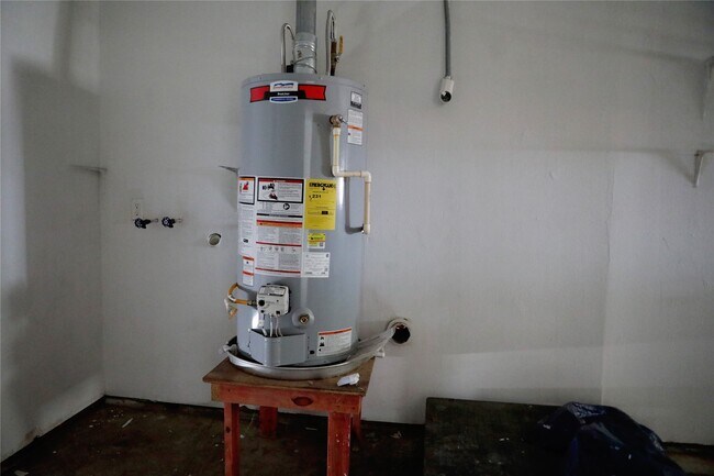 Building Photo - 730 Dezso Dr