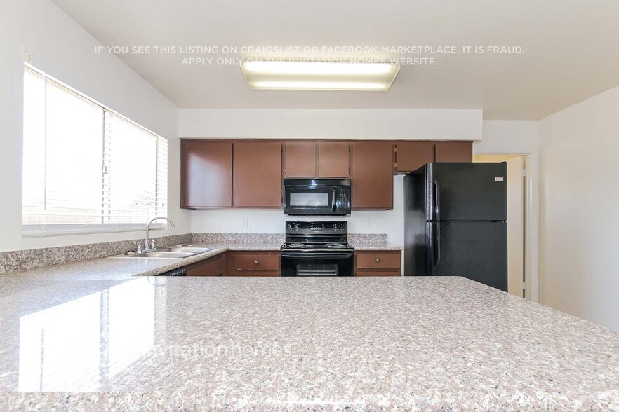 Building Photo - 6919 W Vogel Ave