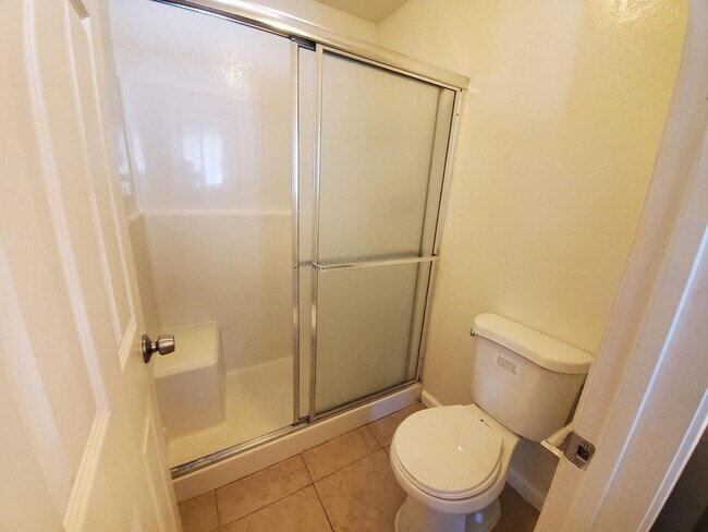 Building Photo - Nice 3 bedroom 2 bathroom Home