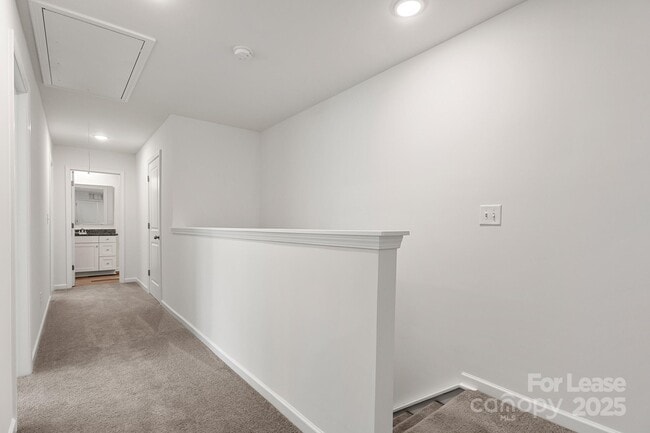 Building Photo - 110 Blakeslee Ct