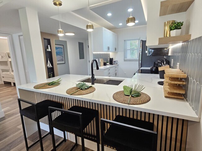 Building Photo - Gorgeous Seasonal Short-Term 2 Bedroom 2 Bathroom 2nd Floor Condo with Golf Transfer at Farmingto...