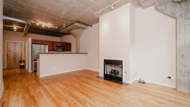 Primary Photo - 1150 W 15th St
