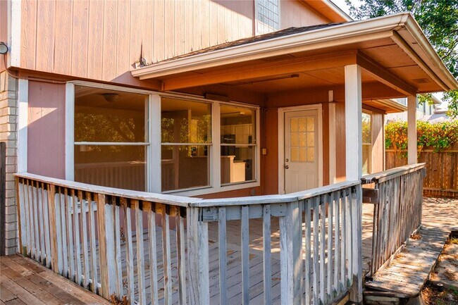 Building Photo - 15224 Sarah's Creek Dr