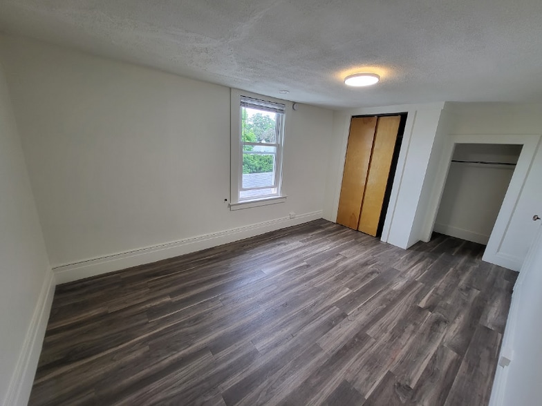 Building Photo - 225 Marlborough Rd