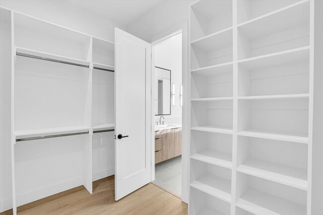 Building Photo - 1703 Nomas St