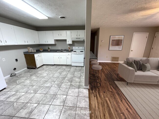 Building Photo - ESSEX CT - 110/112