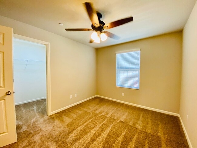 Building Photo - $2,195 DeWolf & Barstow, 3 Bedroom - Joy Dr, Clovis / Community Pool