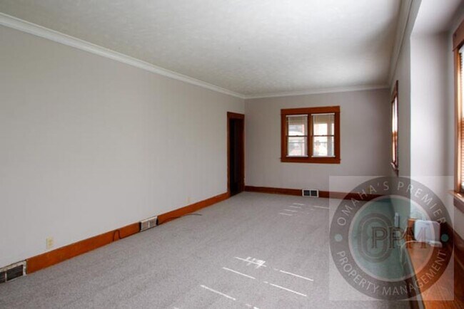 Building Photo - Spacious 4bd/2Ba Home