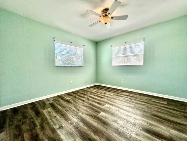 Building Photo - Bright & cozy 2bedroom 1bath home with out...