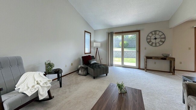 Building Photo - 720 N 16th Ave