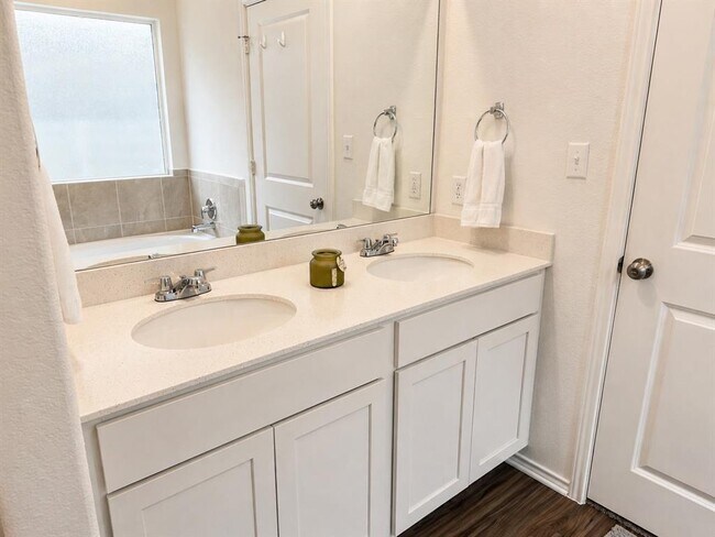 Building Photo - 108 Blue Blaze Trl