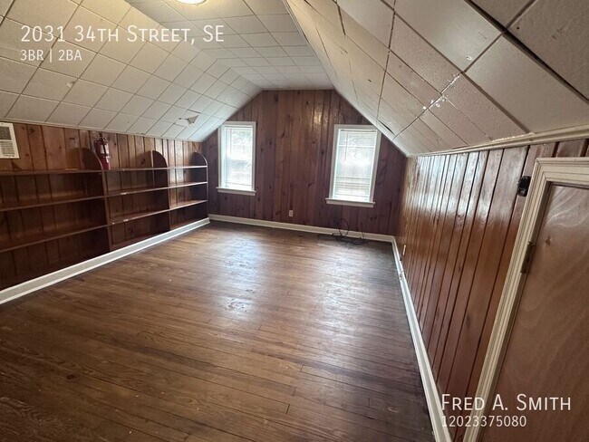 Building Photo - 2031 34th St SE