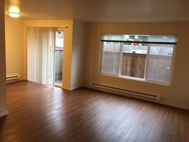 Building Photo - Corner Manor Apartments - 1 bedroom
