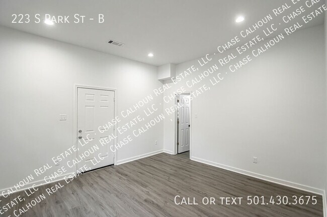 Building Photo - 223 S Park St