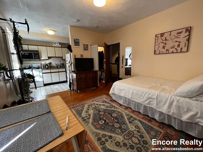 Building Photo - 32 Gordon St