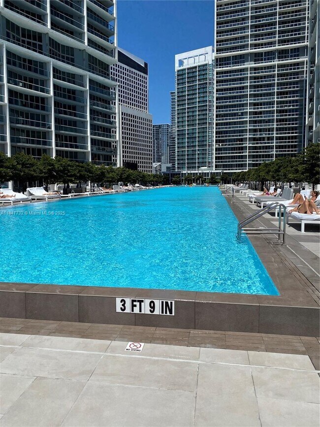 Building Photo - 475 Brickell Ave