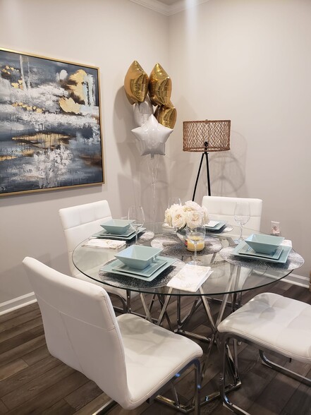 Dining Area - 1068 Shoreside Dr