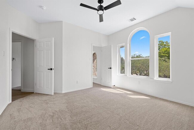 Building Photo - 2111 Speidel Dr
