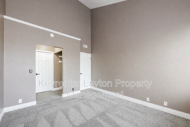 Building Photo - 650 S Main St